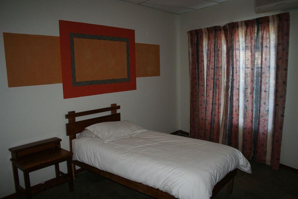 Oshakati Country Hotel Exterior photo
