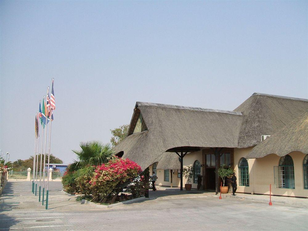 Oshakati Country Hotel Exterior photo